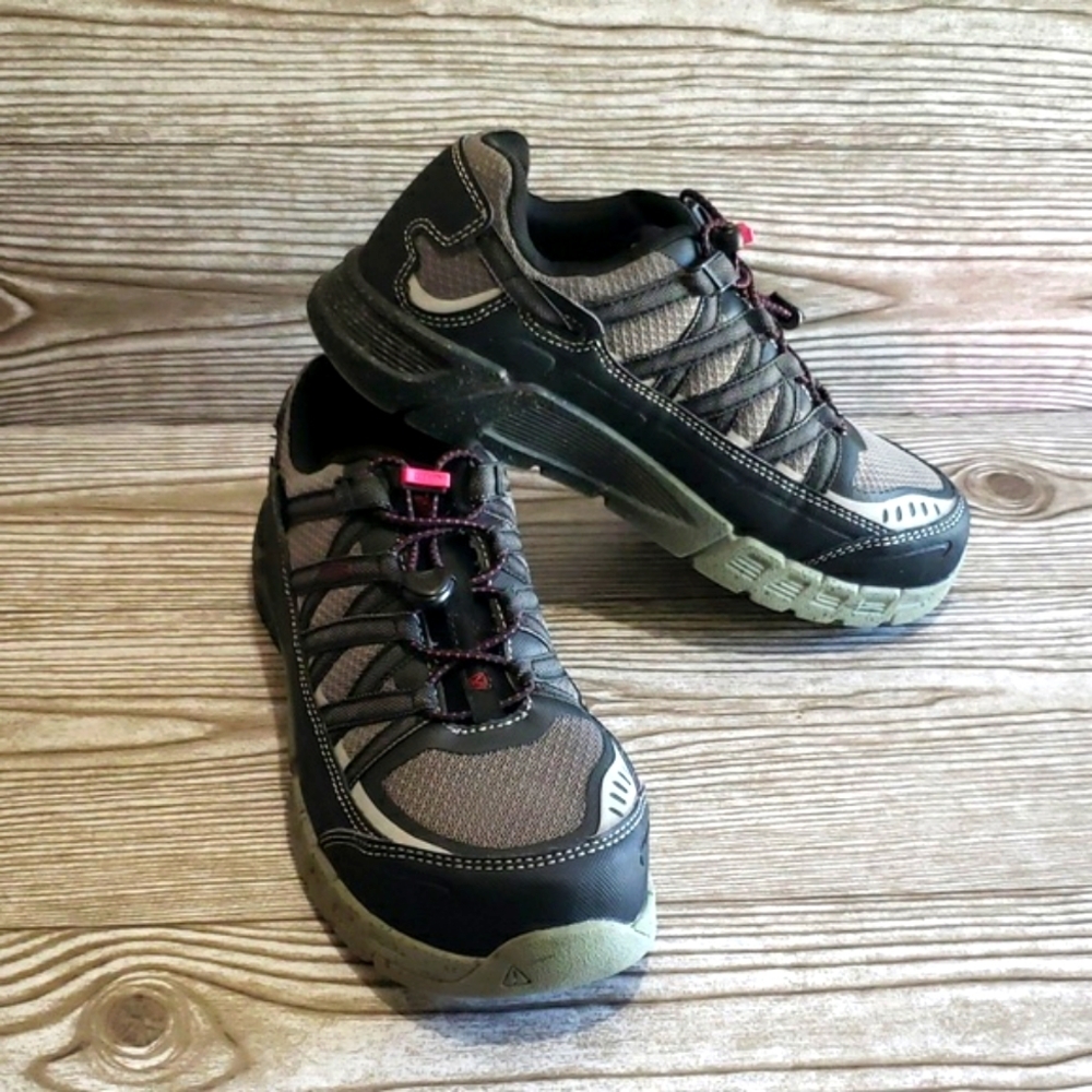 Keen woman outdoors walking hiking laces shoes 8